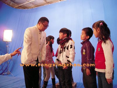 中国童星站主推儿童演员参加《于文华新歌MV》的拍摄
