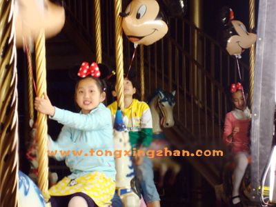 中国童星站主推儿童演员参加《伊利牛奶广告》的拍摄