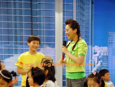 中国童星站主推儿童演员参加央视一套《生活早参考》栏目的录制