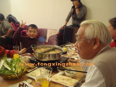  中国童星站主推儿童演员参加《腾讯十二周年网络电视》的拍摄