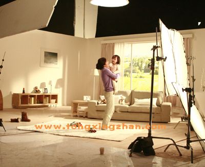 中国童星站主推儿童演员参加《雀巢奶粉广告》的拍摄 