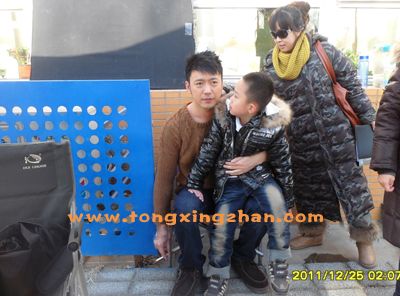 中国童星站主推儿童演员参加电视剧《哎呀妈呀》的拍摄 