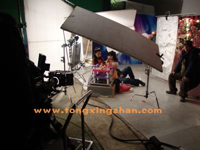 中国童星站主推儿童演员参加《多喜爱儿童家具广告》的拍摄