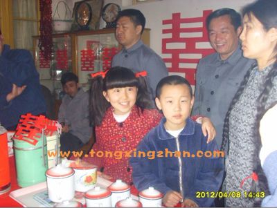 中国童星站主推儿童演员参加电视剧《玫瑰炒肉丝》的拍摄