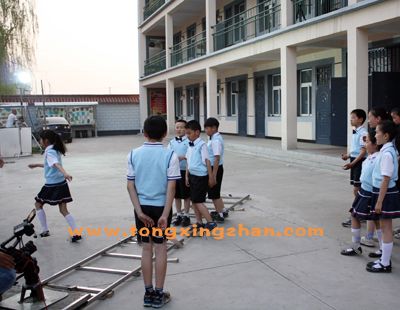 中国童星站主推儿童演员参加《桂龙药业公益片》的拍摄 