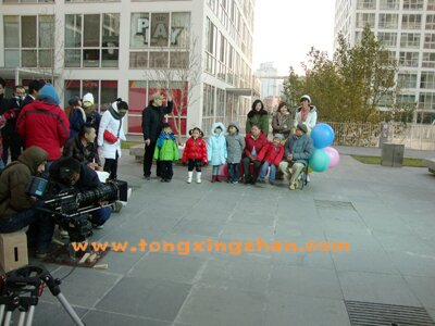 中国童星站主推小演员参加《乐高广告》的拍摄 