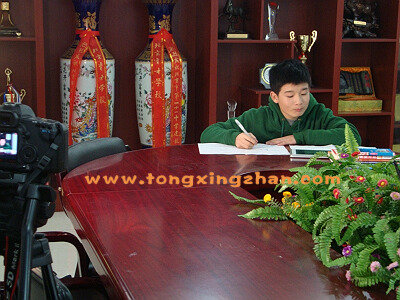 中国童星站主推儿童演员参加《苹果平板电脑广告》的拍摄 