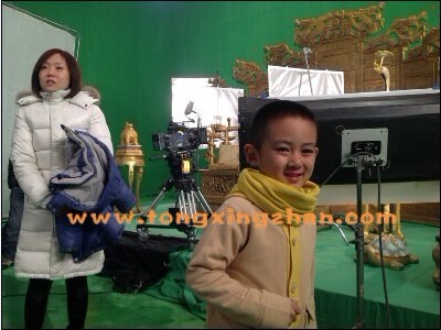 中国童星站主推儿童演员参加《中国黄金广告》的拍摄 