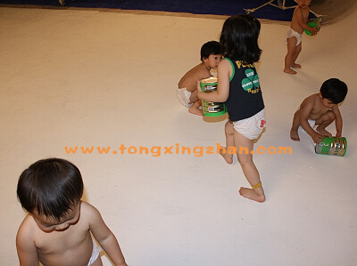  中国童星站推荐的儿童演员参加《完达山奶粉广告》的拍摄