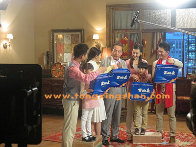 中国童星站主推儿童演员参加《富硒康保健品广告》的拍摄 