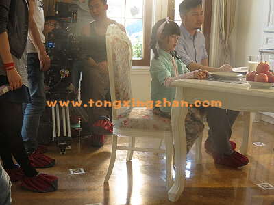 中国童星站主推儿童演员参加《某品牌牛排广告》的拍摄