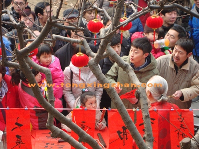 中国童星站主推儿童演员参加《庙会宣传片》的拍摄 