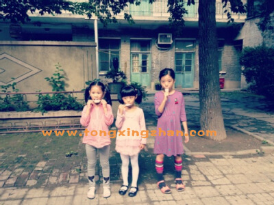 中国童星站主推儿童演员参加《中央电视台宣传片》的拍摄