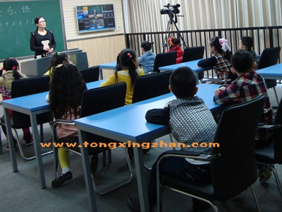 中国童星站主推儿童演员参加《清大世纪教育集团企业宣传片》的拍摄