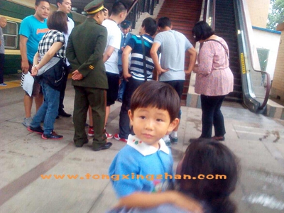 中国童星站培训学员刘天翼继续参加《陪你一起走》的拍摄