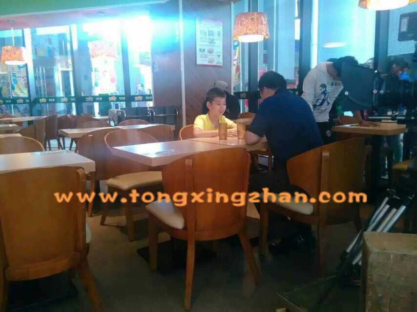 中国童星站培训学员参加电影《记忆中的未来》的拍摄