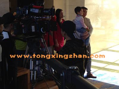 中国童星站培训学员王关一参加《某科幻电影》的拍摄