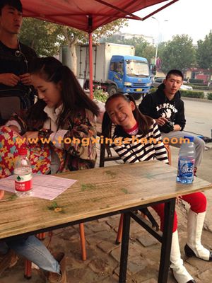 中国童星站培训学员王玉琪参加微电影的拍摄
