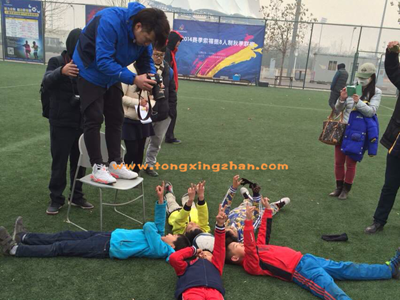 中国童星站学员参加《福特汽车广告》的拍摄