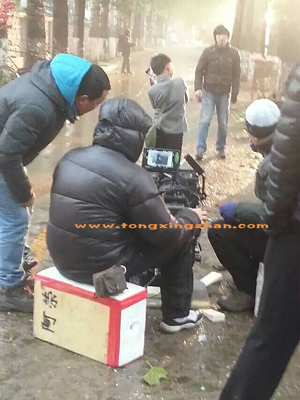 中国童星站学员在双桥附近某社区内参加《 K12服装广告》的拍摄