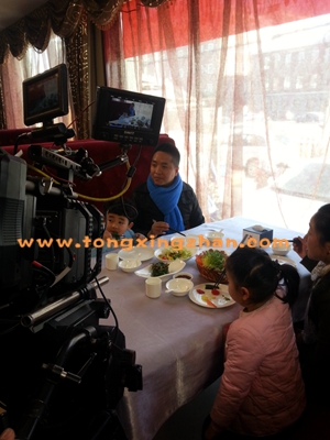 小演员在丰台东大街附近参加《百度宣传片》的拍摄