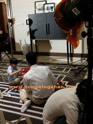 《某房地产广告》于昨天在房山进行拍摄，下面是现场发回的部分花絮：