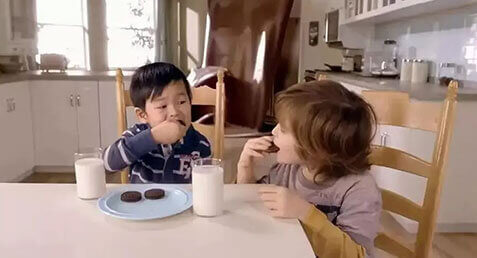 中国童星站主推儿童演员参加《奥利奥饼干广告》的拍摄 